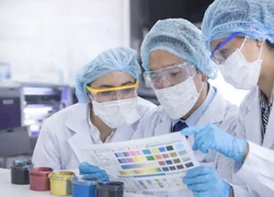 Technical consultation meeting discussing DTF film requirements and specifications